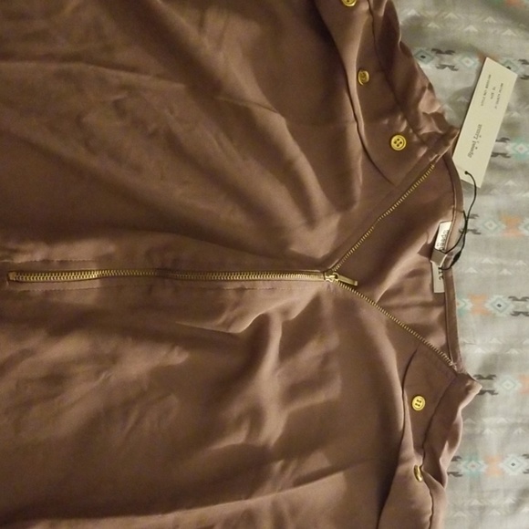 Top - Picture 2 of 2